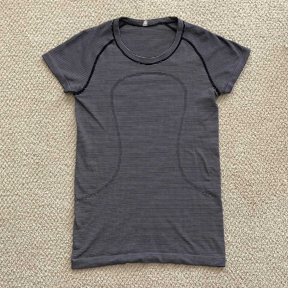 LULULEMON Swiftly Tech Short Sleeve Crew T-Shirt 6 Hyper Stripe Black Like New